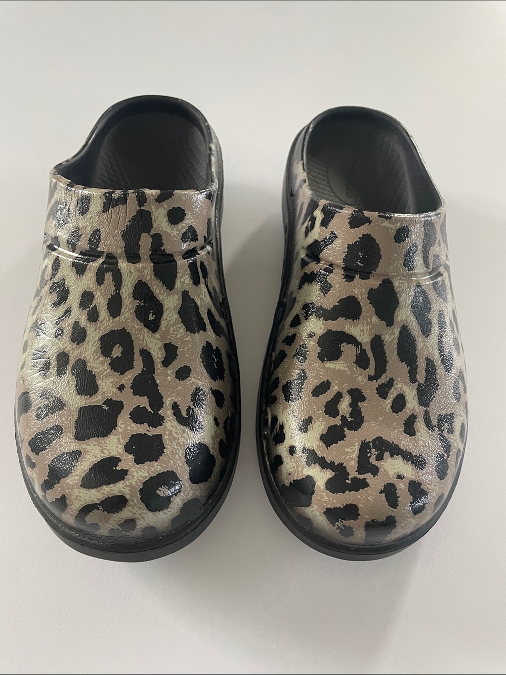 OOFOS NWOT Leopard Print Clogs in Black and Tan Size 8 - Picture 3 of 12